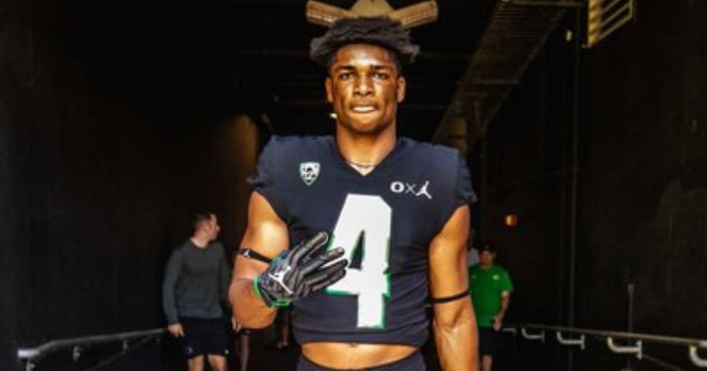 Copy of Copy of four-star-julian-phillips-discusses-recruitment-official-visits (16)