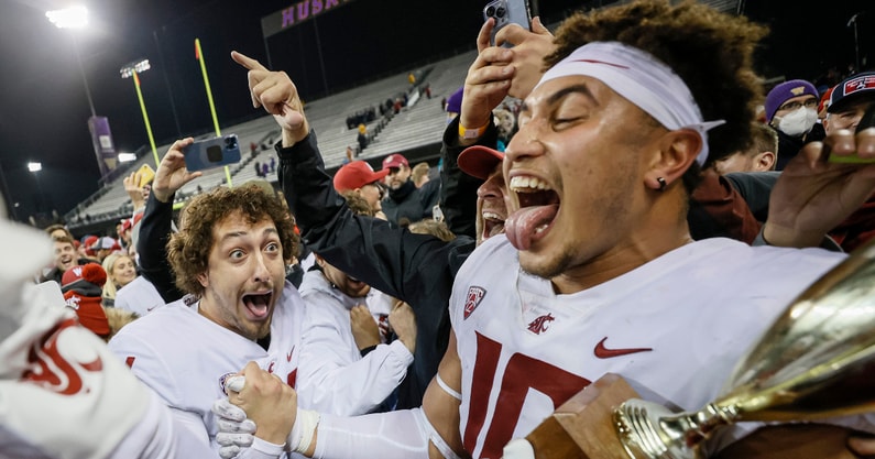 watch-washington-state-cougars-twitter-trolls-washington-huskies-apple-cup-victory-field-storm