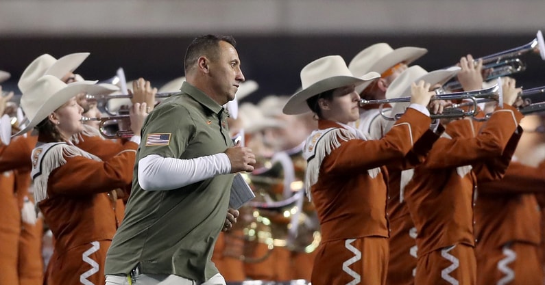 steve-sarkisian-texas-longhorns-leader-in-locker-room-roschon-johnson