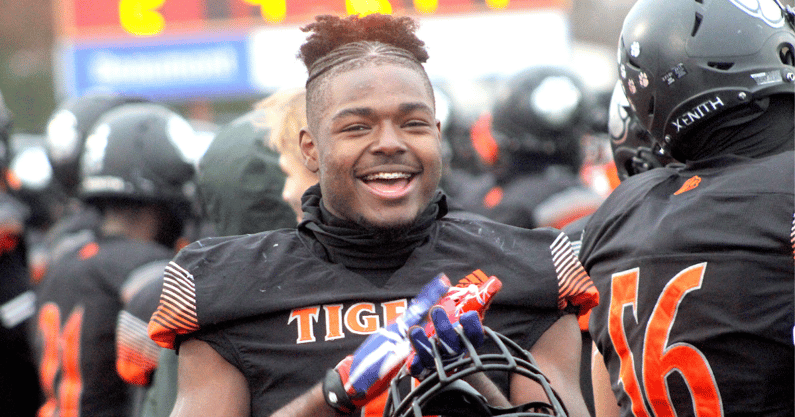 on300-lb-commit-aaron-alexander-on-winning-state-michigans-defense