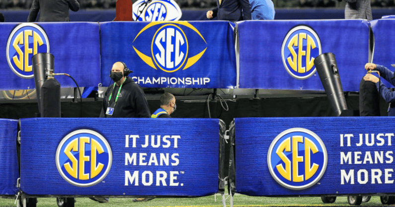 LOOK-SEC-wonderfully-honors-late-Alabama-Crimson-Tide-sports-writer-Cecil-Hurt-championship-game
