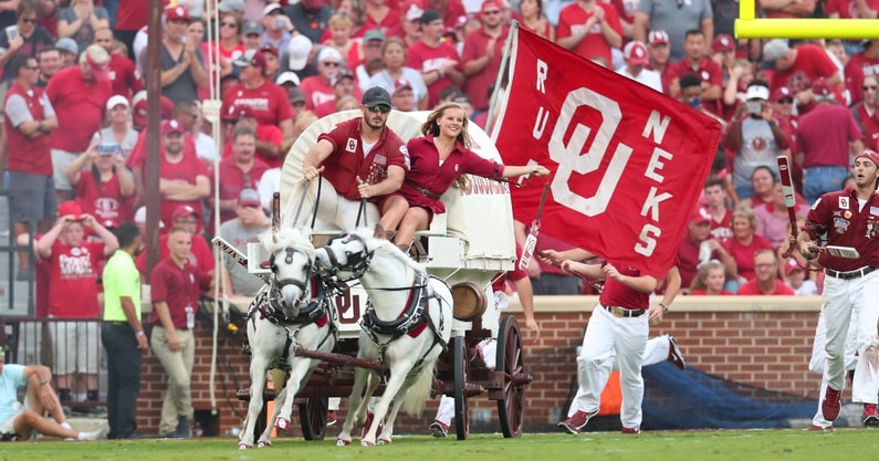 Star Oklahoma Sooners linebacker declares for 2022 NFL draft