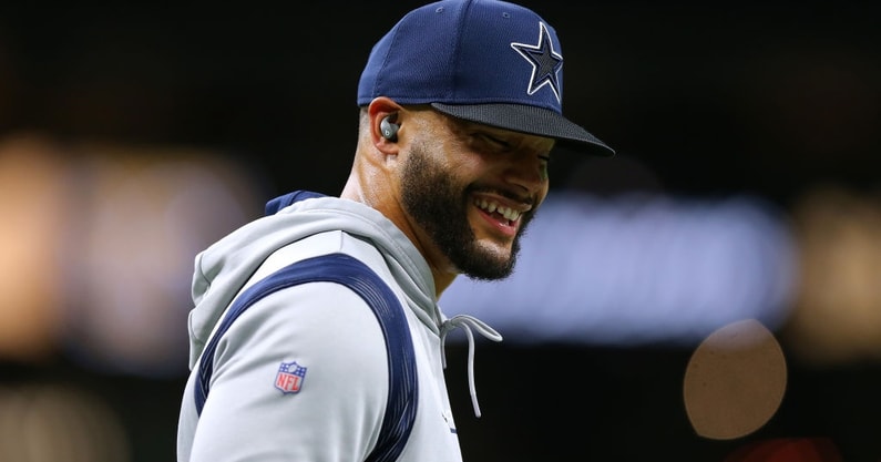 look-dak-prescott-gives-entire-cowboys-team-gifts-jordan-11-shoes-christmas