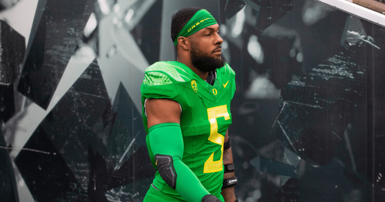 oregons-thibodeaux-mckinley-iii-earn-all-american-honors