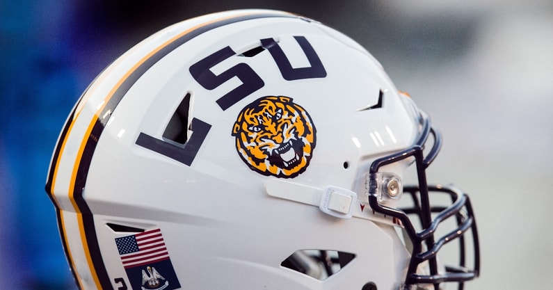 report-brian-kelly-expected-retain-another-lsu-football-assistant-miami-hurricanes-blake-baker