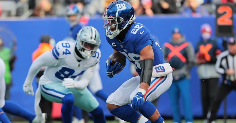 saquon-barkley-loses-first-career-fumble-in-new-york-giants-vs-dallas-cowboys-penn-state-nitta