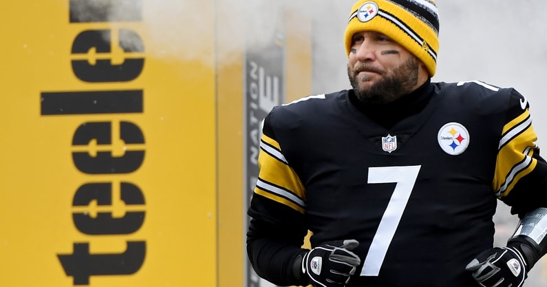 Roethlisberger's No. 7 jersey retired