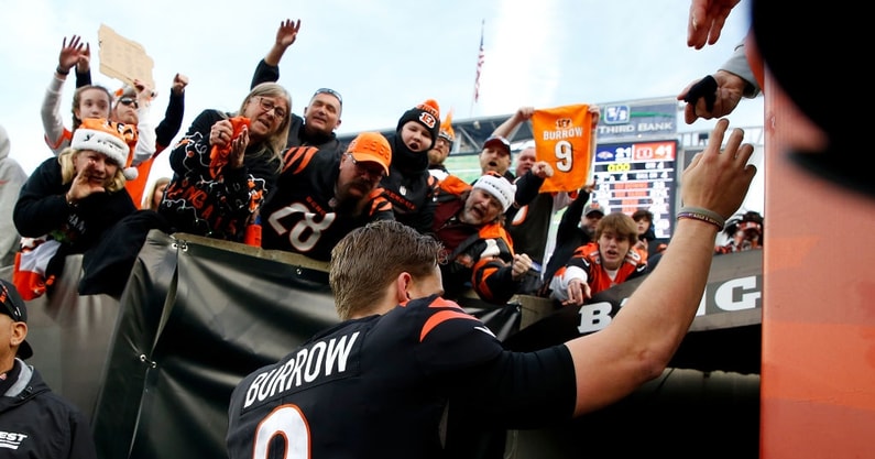 Joe Burrow with another iconic cigar celebration! #nfl #football