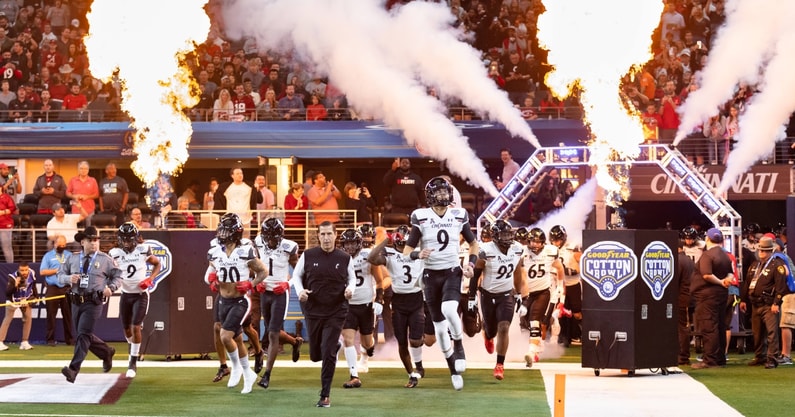 Cincinnati Bearcats take victory lap following Bengals playoff win - On3