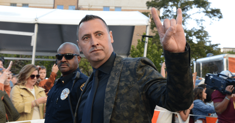 LOOK Steve Sarkisian uses Super Bowl 56 2022 LVI halftime show in odd tweet Dr Dre horns up