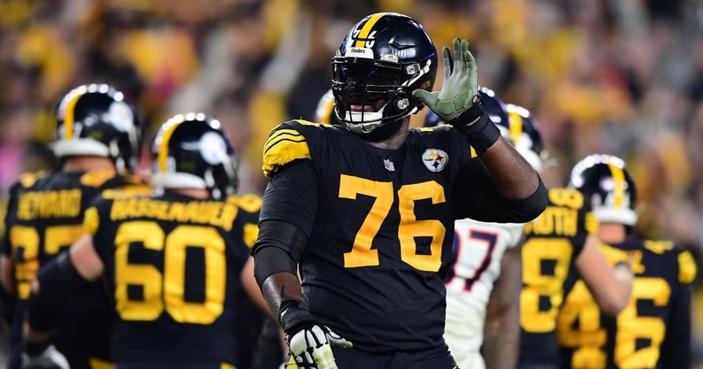 Pittsburgh Steelers re-sign key offensive lineman to new contract