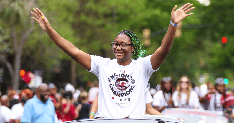 Aliyah Boston waves to fans during South Carolina women's basketball national championship parade (Photo: Katie Dugan)
