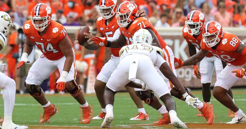 jordan-mcfadden-on-new-offensive-line-coach-thomas-austin-definitely-be-better