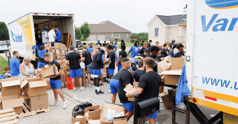 Kentucky football service trip