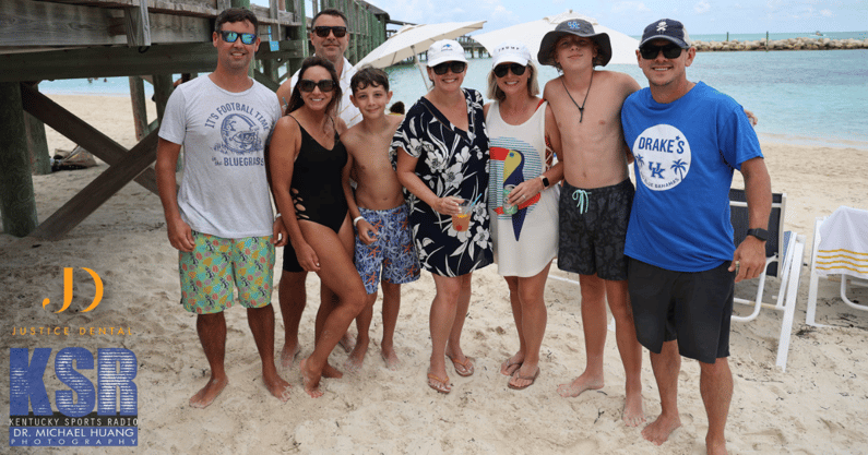 kentucky-fans-bahamas-smile-spotlight-photo-gallery