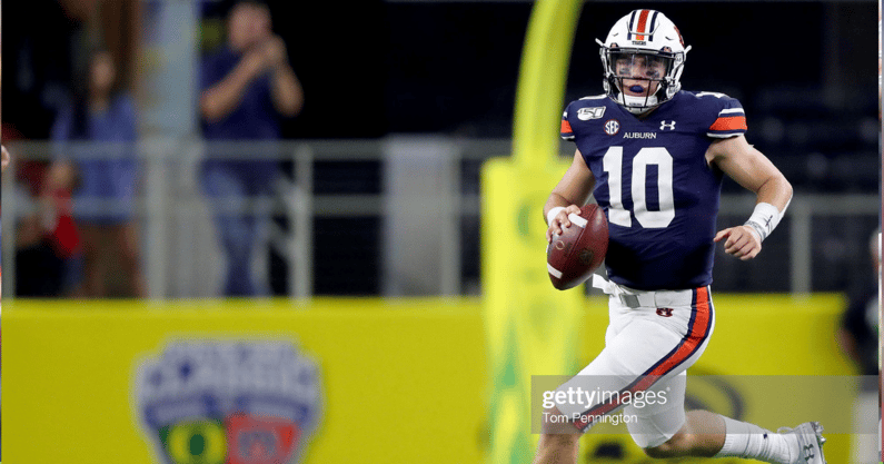 ARLINGTON, TEXAS - AUGUST 31: Bo Nix #10 of the Auburn Tigers scrambles with the ball against the Oregon Ducks in the fourth quarter during the Advocare Classic at AT&T Stadium on August 31, 2019 in Arlington, Texas. (Photo by Tom Pennington/Getty Images)