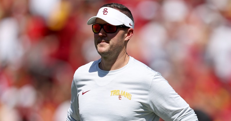 usc-head-coach-lincoln-riley-criticizes-trojan-offense-foot-off-gas-versus-stanford