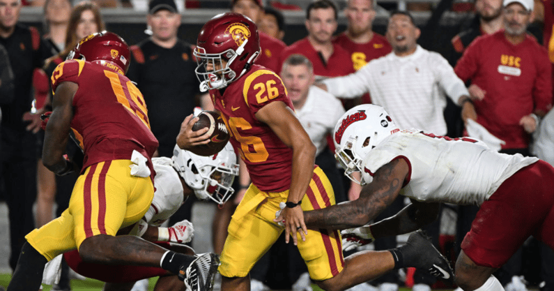 USC Trojans running back Travis Dye (26) heads for the end zone and a touchdown in the second half of an NCAA football game against the Fresno State Bulldogs played on September 17, 2022 at the Los Angeles Memorial Coliseum in Los Angeles, CA. (Photo by J
