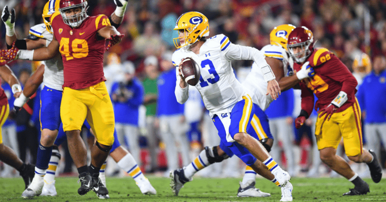 California Golden Bears quarterback Jack Plummer (13) runs the ball in a game between the California Golden Bears and the USC Trojans on November 5, 2022, at Los Angeles Memorial Coliseum in Los Angeles, CA. (Photo by Brian Rothmuller/Icon Sportswire via