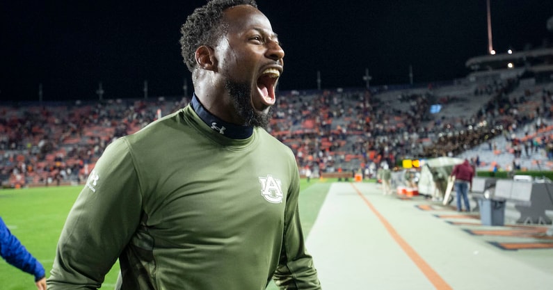 WATCH: Cadillac Williams declares Auburn football 'ain't dead' in stirring  interview after first win as interim HC