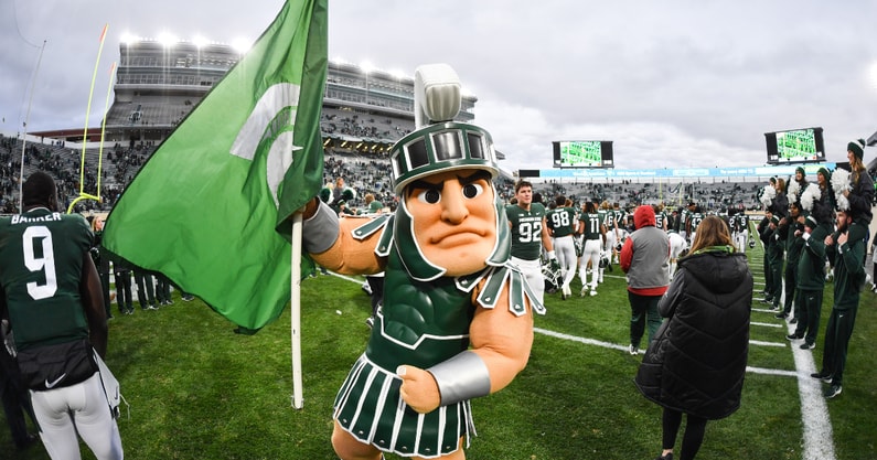 Michigan State football: MSU fans critical of alternate uniforms.