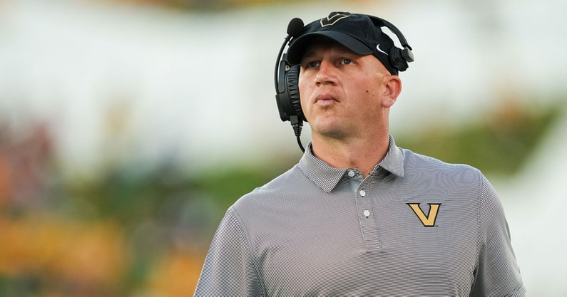 florida-vanderbilt-clark-lea-thrilled-with-huge-swing-of-momentum-mistakes-by-gators-first-half