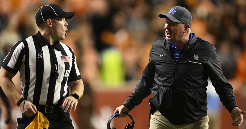 mark-stoops-going-crazy-on-officials-after-key-call-intentional-grounding-flag-georgia-bulldogs