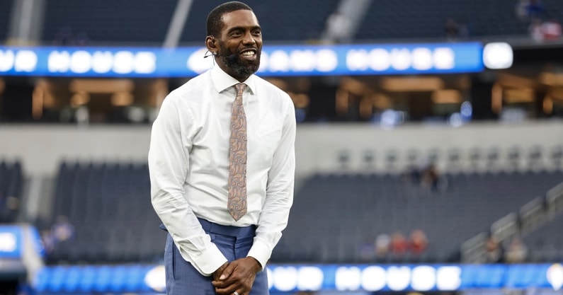 For Now, Randy Moss Just Wants to Fit In - The New York Times