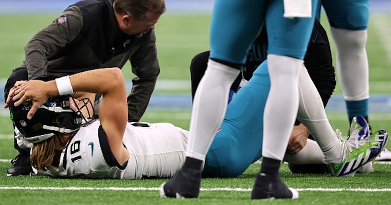 Jaguars QB Trevor Lawrence day-to-day with foot injury