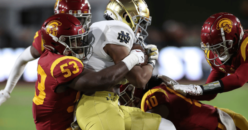 USC Trojans linebacker Shane Lee (53) tackles Notre Dame Fighting Irish running back Audric Estime (7) during Notre Dame Fighting Irish game versus USC Trojans on November 26, 2022, at the Los Angeles Memorial Coliseum in Los Angeles, CA. (Photo by Jevone