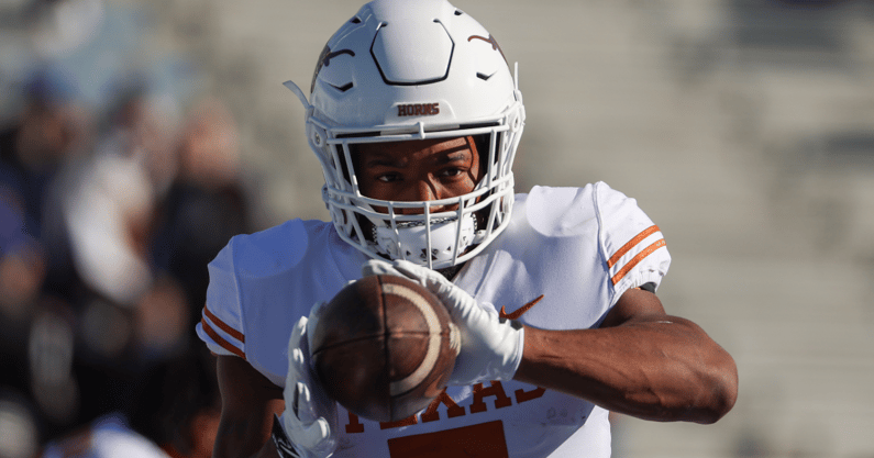 Texas RB Bijan Robinson to skip bowl, enter draft