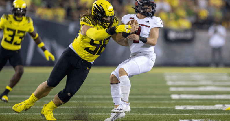 oregons-casey-rogers-announces-he-will-return-for-2023-season