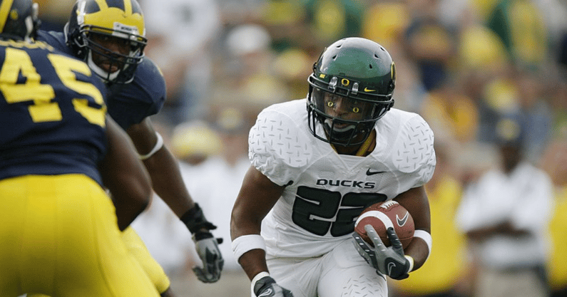 former-oregon-running-back-andre-crenshaw-expected-to-become-rb-coach-at-western-kentucky