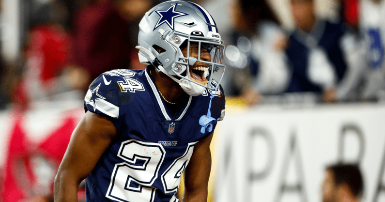 South Carolina football alum Israel Mukuamu with the Dallas Cowboys. (Photo by Kevin Sabitus/Getty Images)