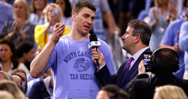 AP source: Hornets agree to contract with Tyler Hansbrough
