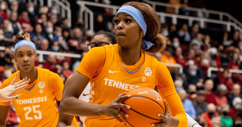 ickea-jackson-hits-game-winning-shot-to-keep-tennessee-undefeated-in-sec-play