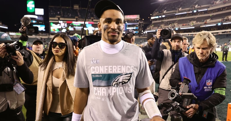 jalen-hurts-leads-philadelphia-fan-fly-eagles-fly-fight-song-nfc-champion-super-bowl