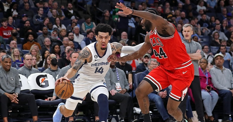 NBA - Danny Green helps lead the Cleveland Cavaliers to
