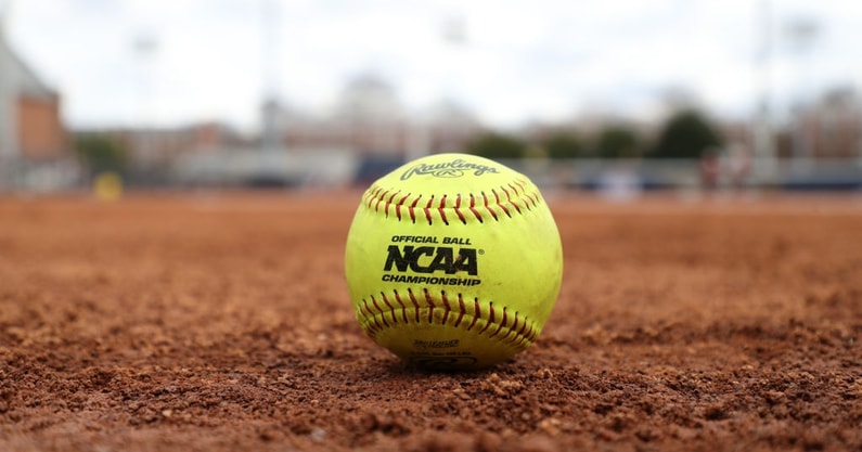 kentucky-texas-softball-matchup-finishes-tied-after-controversial-rule-ends-game-drop-dead-time