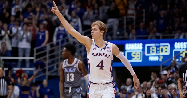 kansas-freshman-gradey-dick-reacts-to-road-fan-chants-referencing-last-name