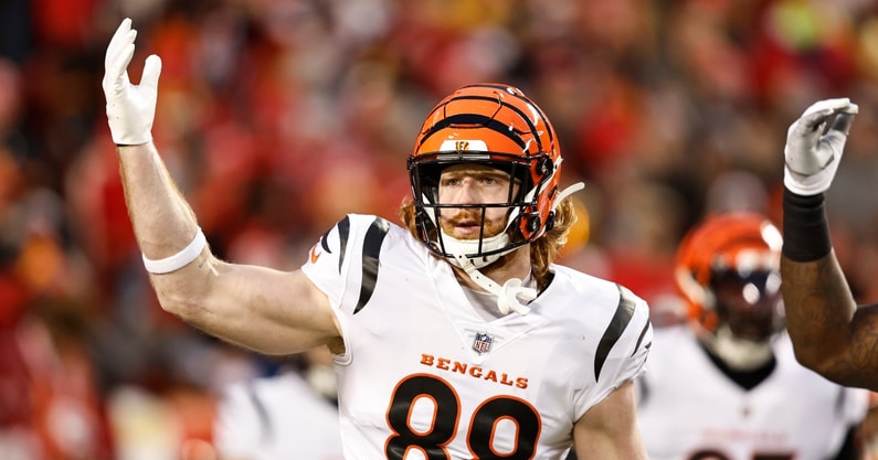 Carolina Panthers to sign Bengals free agent tight end Hayden Hurst