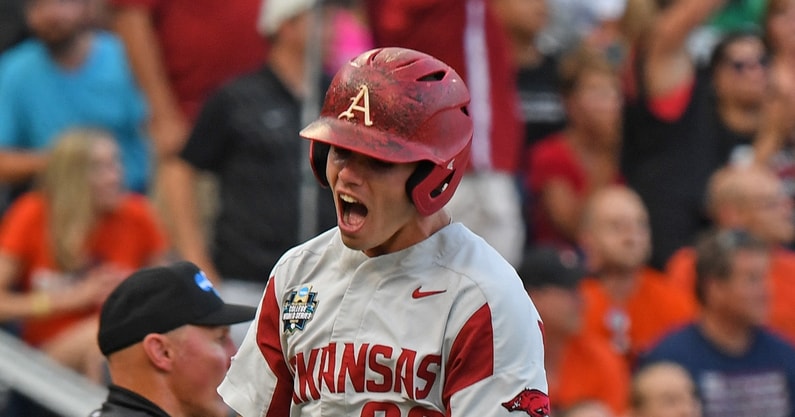 arkansas-baseball-trolls-texas-with-horns-down-graphic-after-win