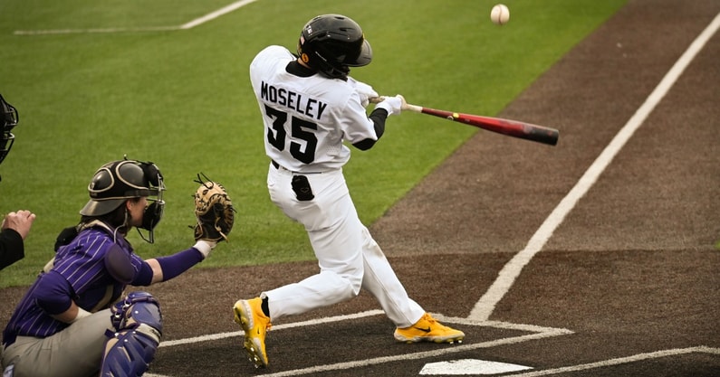 hawkeyes-defeat-southern-weekend-opener