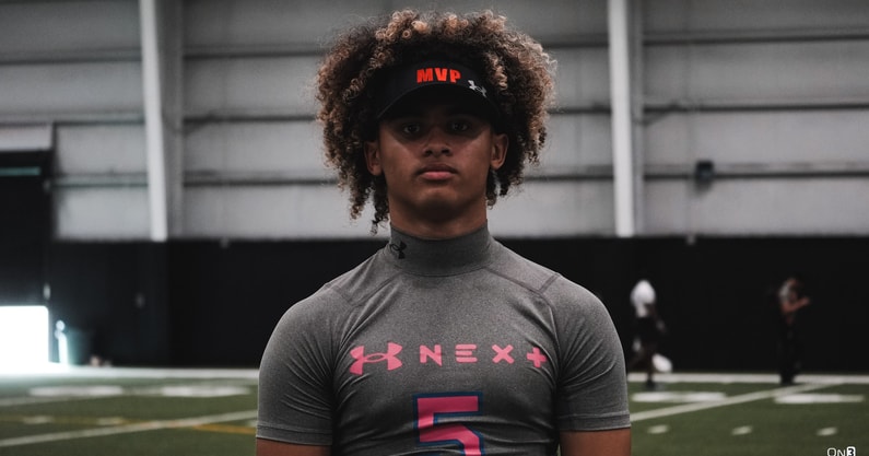 julian-lewis-headshot-2026QB-