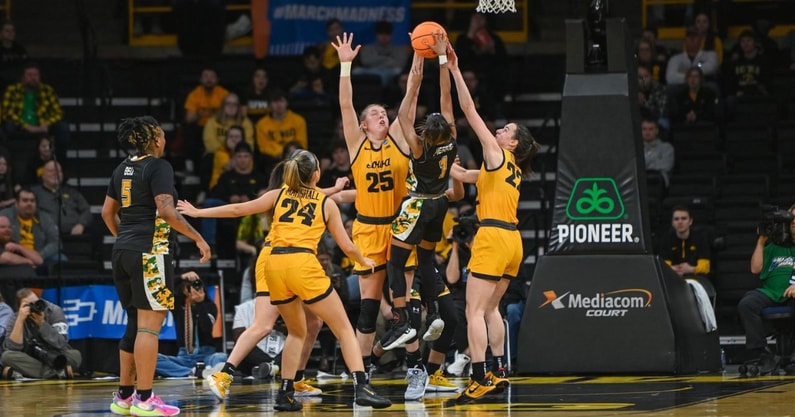 hawkeyes-roll-past-se-louisiana-first-round