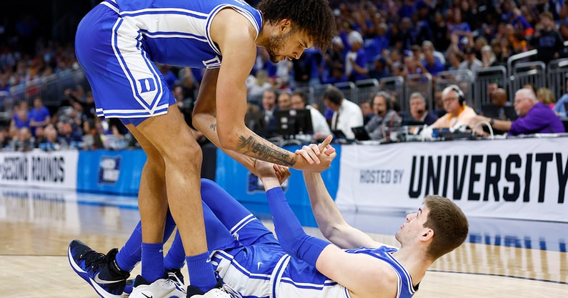 Kyle Filipowski flop draws strong reaction in Duke vs. Tennessee March Madness matchup - On3