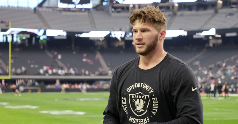 Report: Former Raiders tight end Foster Moreau signs with Saints after  cancer diagnosis