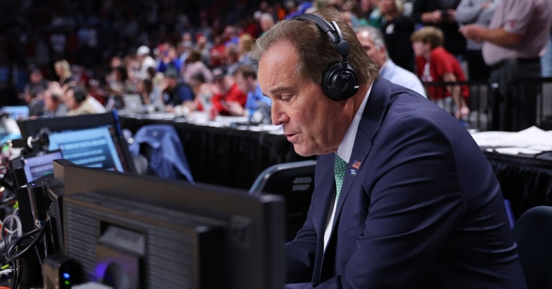 jim-nantz-gets-emotional-following-incredible-on-air-tribute-during-final-four-pre-show-cbs
