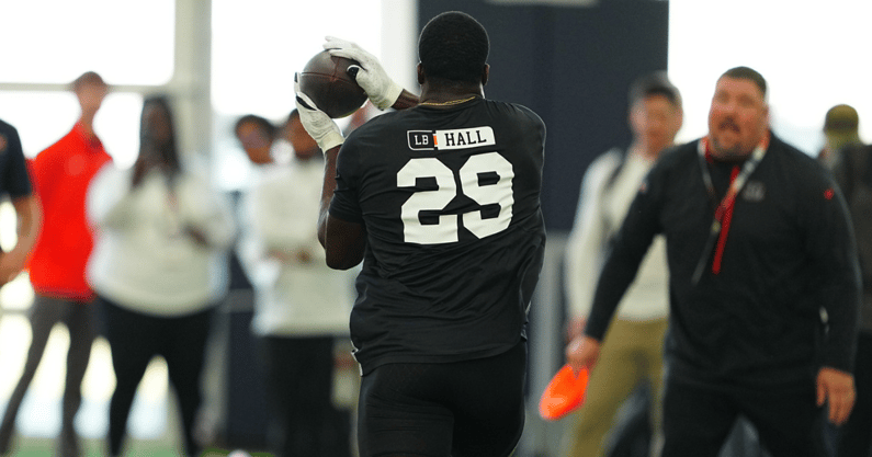 derick-hall-auburn-football