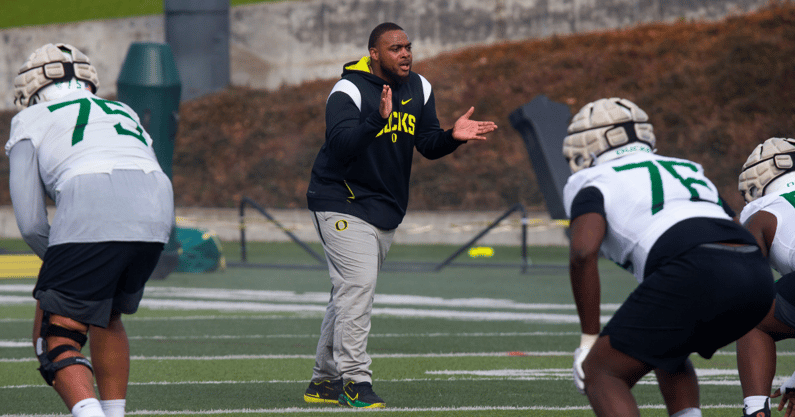 three-offensive-line-storylines-to-follow-during-oregons-2023-spring-game